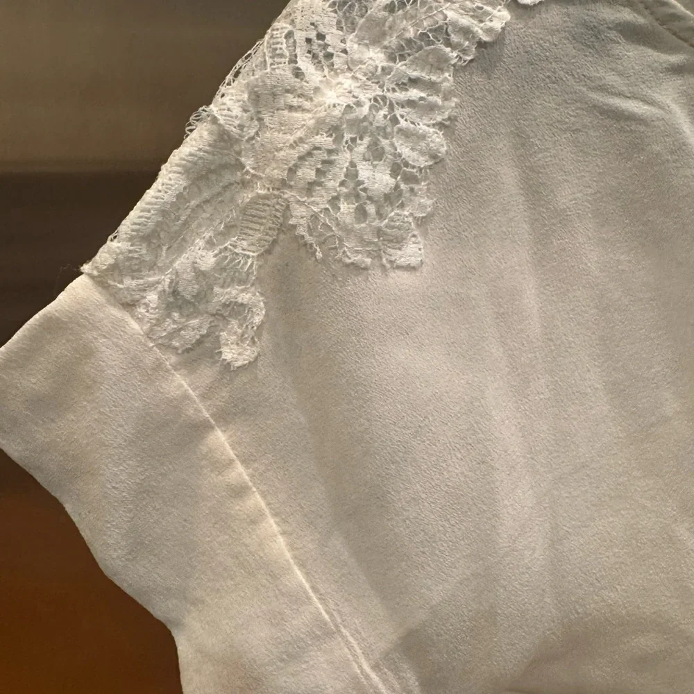 Aratta Silent Journey Light Green Floral Blouse w/Lace and Embroidery - Picture 8 of 9